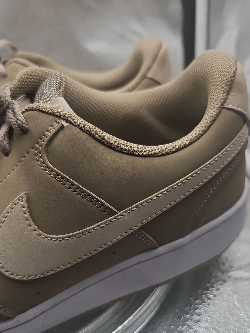 O  Mens Nike Tan And White Shoe - Picture 3 of 8